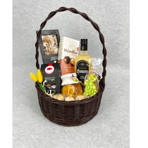 Kosz wielkanocny z likierem